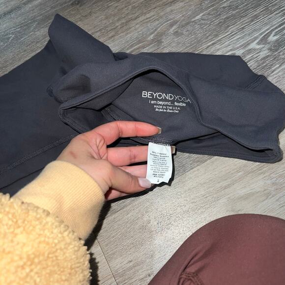 Beyond Yoga Dark Gray Full Length Leggings Size Small - Picture 3 of 6